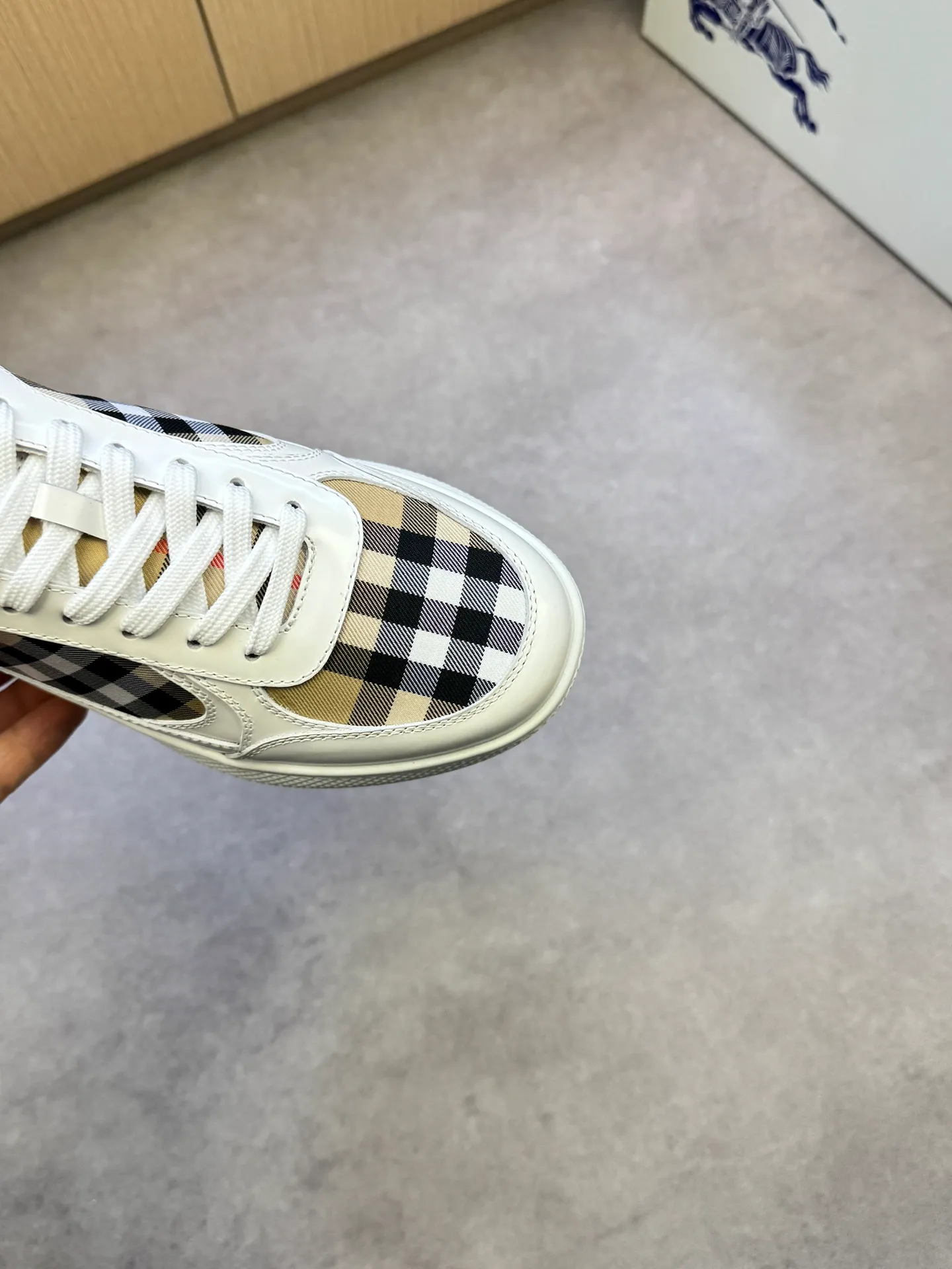 P400 [BURBERRY] Burberry casual sports sneakers - Upper: imported 🔝 open edge beaded calfskin, brand totem cloth, tongue brand cloth label - Inner: water-dyed cowhide - Outsole: ultra-light TPR rubber; two-color molded outsole - Super high quality control·Fine workmanship: highlighted (high-end, extravagance, grade) -Size: 38-44 (Male 45, can be customized)·BBR0372